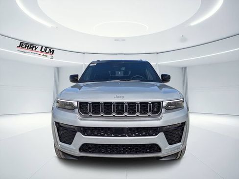 New 2026 Jeep Grand Cherokee L Summit w/ Advanced Protech Group IV AWD/4WD image 8