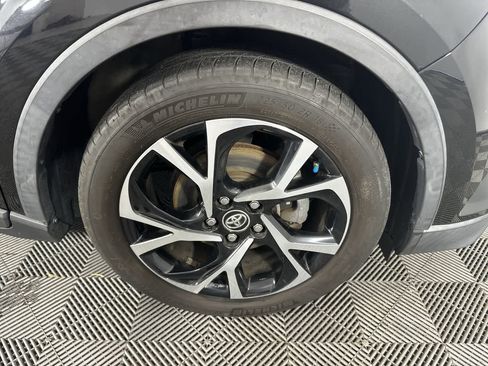 Used 2019 Toyota C-HR Limited FWD image 10