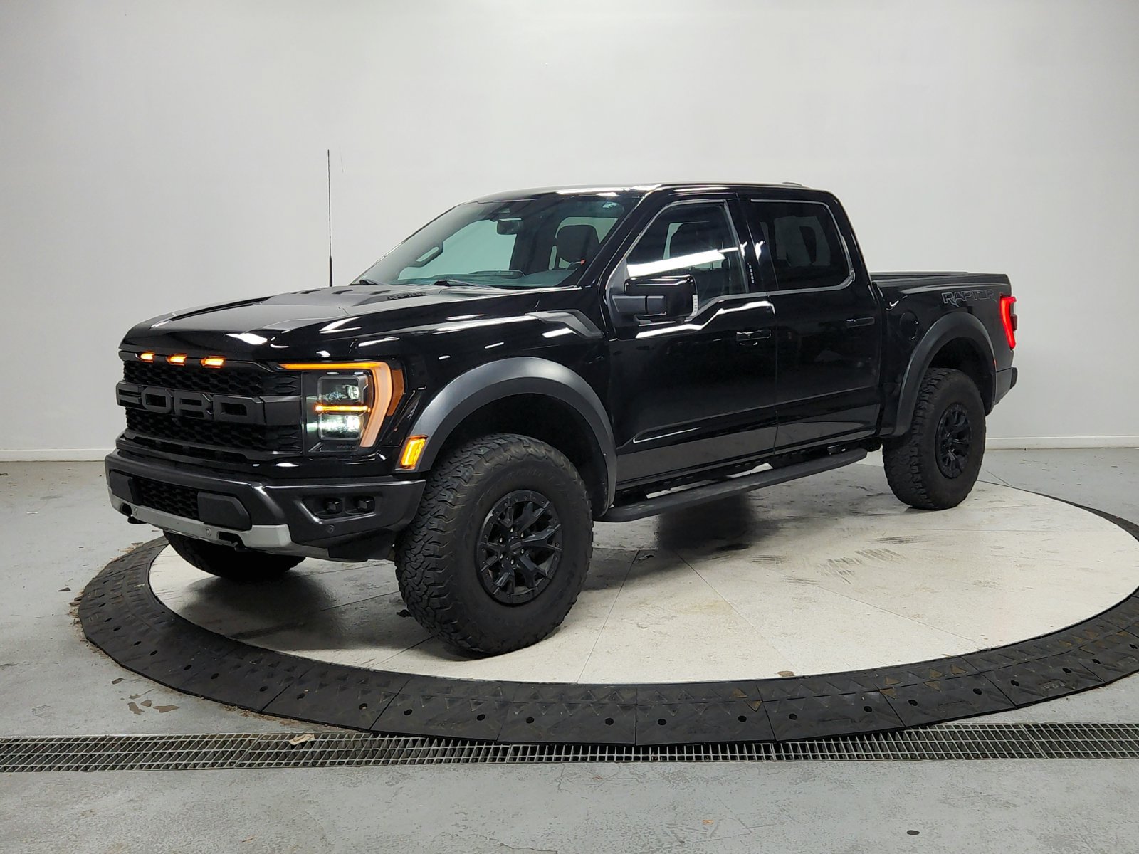 Used 2023 Ford F150 Raptor w/ Raptor 37 Performance Package AWD/4WD image 4