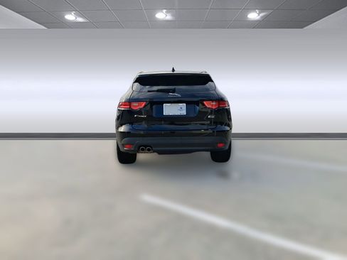 Used 2017 Jaguar F-PACE Premium image 10
