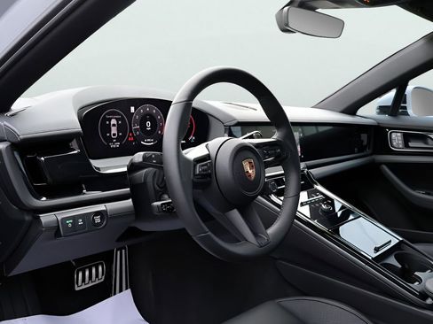 Certified 2025 Porsche Panamera 4 image 4