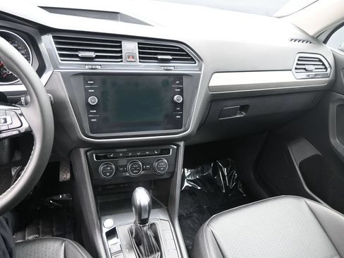 Used 2021 Volkswagen Tiguan SE FWD image 13