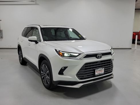 Certified 2024 Toyota Grand Highlander AWD Hybrid image 3
