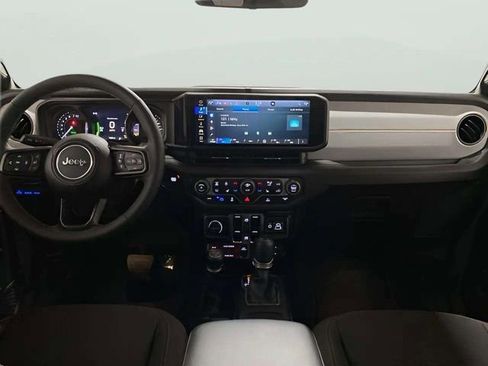 Used 2024 Jeep Wrangler Unlimited image 19