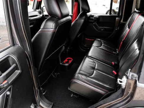 Used 2017 Jeep Wrangler Unlimited Rubicon image 38