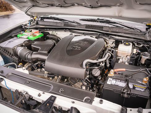 Used 2020 Toyota Tacoma TRD Off-Road image 34