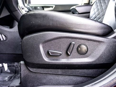 Used 2024 Ford Edge Titanium image 12