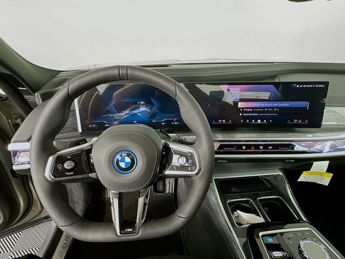 Used 2025 BMW i7 eDrive50 w/ Executive Package image 10