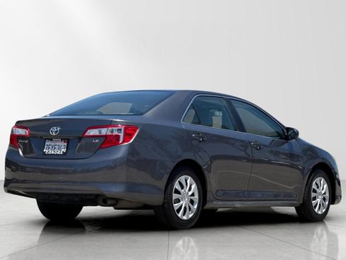 Used 2014 Toyota Camry LE FWD image 3