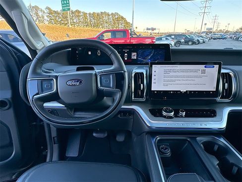 Used 2025 Ford Expedition Platinum image 19