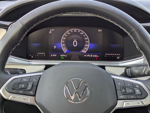 Certified 2025 Volkswagen Taos SE image 28