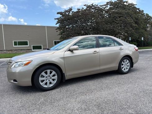 Used 2009 Toyota Camry XLE FWD image 2