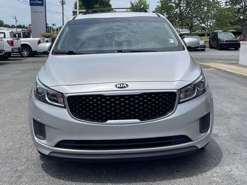 Used 2018 Kia Sedona LX w/ LX Essentials Premium Package FWD image 2