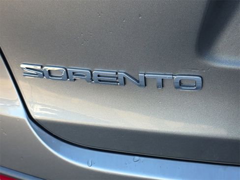 Used 2017 Kia Sorento LX image 12