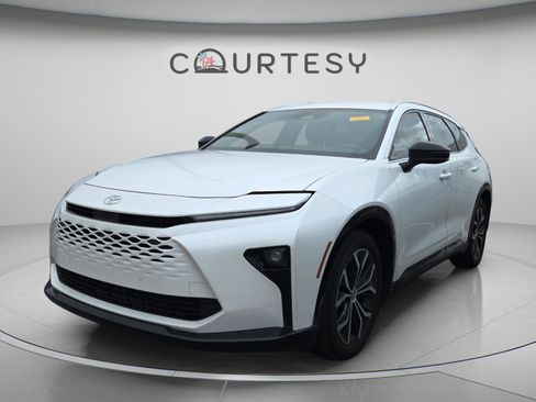 Certified 2025 Toyota Crown Signia image 1