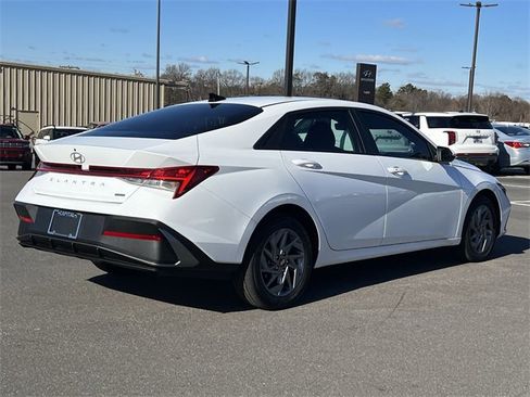 Certified 2025 Hyundai Elantra Blue image 32