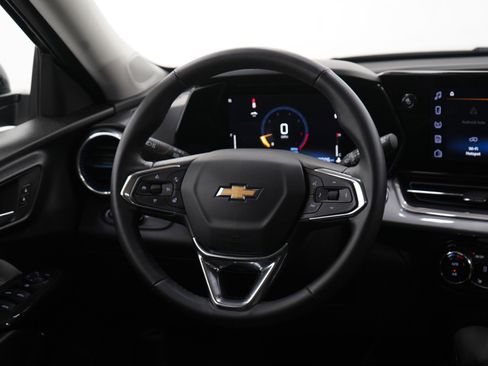 Used 2024 Chevrolet Trax LT w/ Sunroof Package image 15