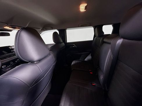 Used 2024 Mitsubishi Outlander SE image 24