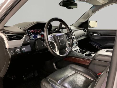 Used 2017 GMC Yukon XL SLT image 16