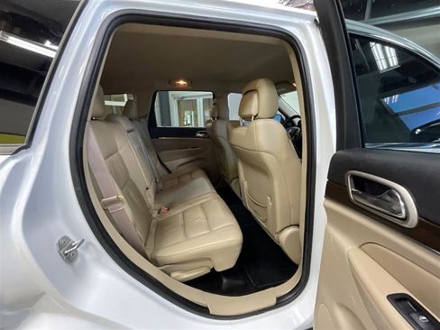 Used 2014 Jeep Grand Cherokee Limited w/ Trailer Tow Group IV image 21