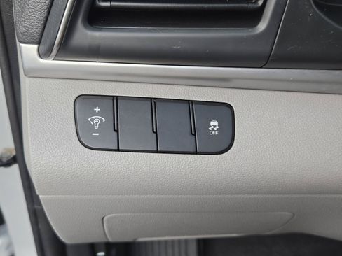 Used 2019 Hyundai Elantra SE FWD image 17