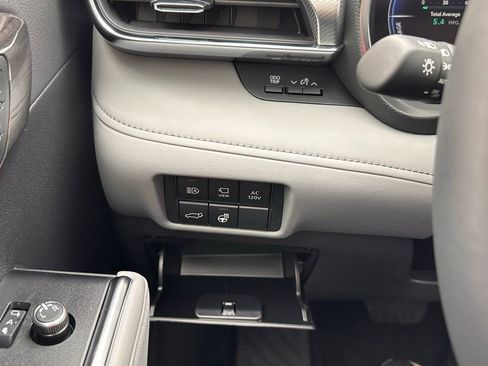 New 2026 Toyota Highlander Platinum image 33
