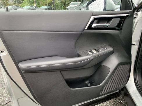 Used 2023 Mitsubishi Outlander SE image 7