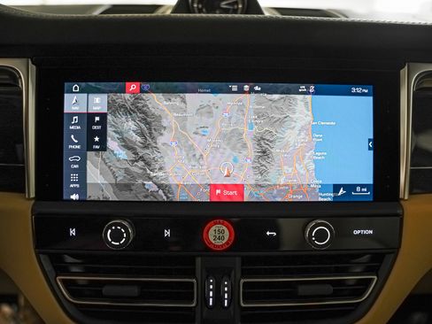 Certified 2024 Porsche Macan image 21