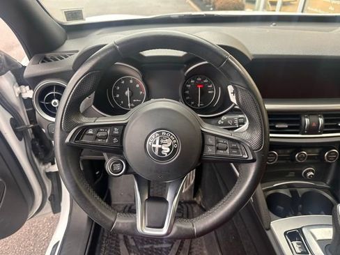 Used 2022 Alfa Romeo Stelvio Veloce image 13