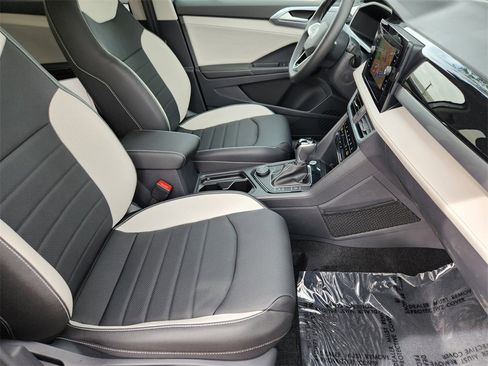 New 2025 Volkswagen Taos SEL image 18