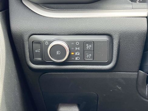 Used 2022 Ford Explorer XLT w/ Equipment Group 202A image 24