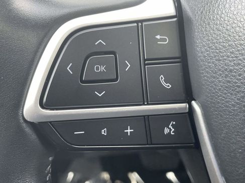 Used 2023 Toyota Highlander XLE FWD image 30