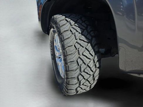 Used 2022 Nissan Frontier SV image 42