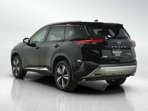 Used 2022 Nissan Rogue Platinum image 3
