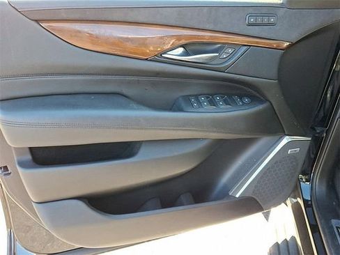 Used 2020 Cadillac Escalade Premium Luxury image 11