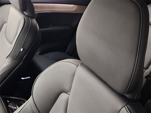 Used 2025 Volvo XC90 B6 Plus image 15