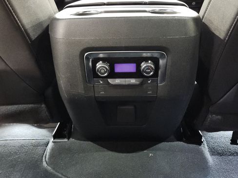 Used 2025 Chevrolet Suburban LT w/ Comfort Package AWD/4WD image 14