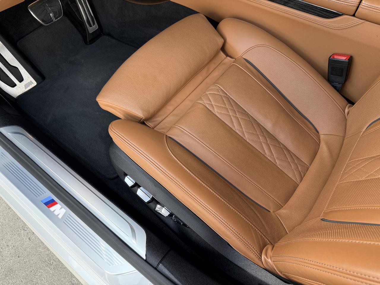 Used 2022 BMW 750i xDrive w/ Executive Package AWD/4WD image 14