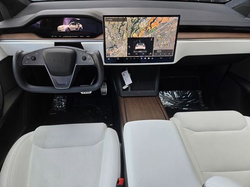 Used 2023 Tesla Model X image 16