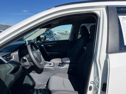 Used 2025 Toyota RAV4 XLE image 27