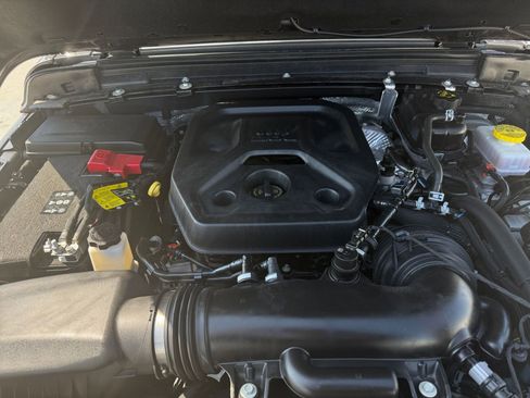 Used 2025 Jeep Wrangler Sahara image 31