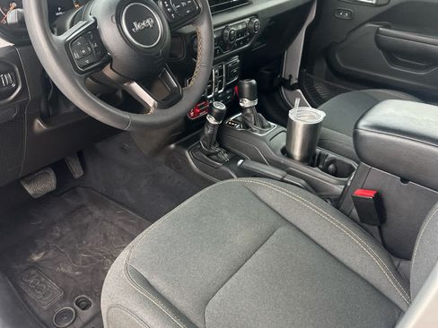 Used 2024 Jeep Gladiator Sport AWD/4WD image 18