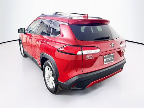 Certified 2023 Toyota Corolla Cross LE w/ Moonroof Package image 5