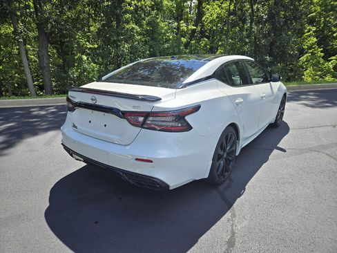 Used 2023 Nissan Maxima SR w/ Sport Mat Group FWD image 3