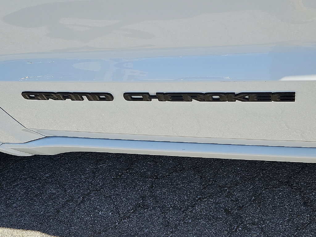 Used 2019 Jeep Grand Cherokee Altitude RWD image 14