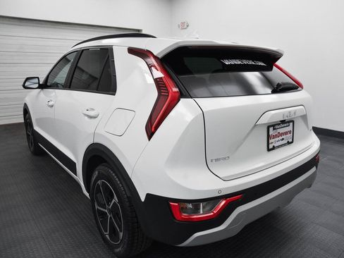Used 2023 Kia Niro EX image 6