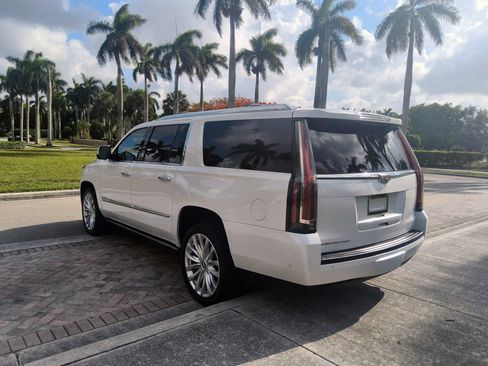 Used 2018 Cadillac Escalade ESV Premium Luxury AWD/4WD image 21
