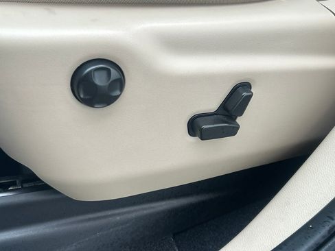 Used 2021 Jeep Grand Cherokee Laredo image 8