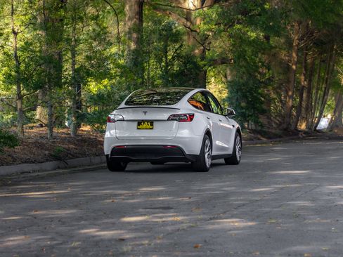 Used 2020 Tesla Model Y Long Range AWD/4WD image 47