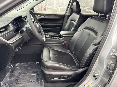 Certified 2023 Jeep Grand Cherokee L Limited w/ Trailer Tow Group (B) image 11